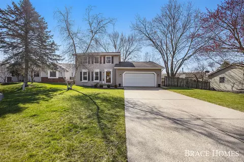4534 Forest Lk, Grand Rapids, MI 49546