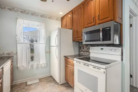 Kitchen - 235 N Douglas, Bronson, MI 49028 photo 2 of 2