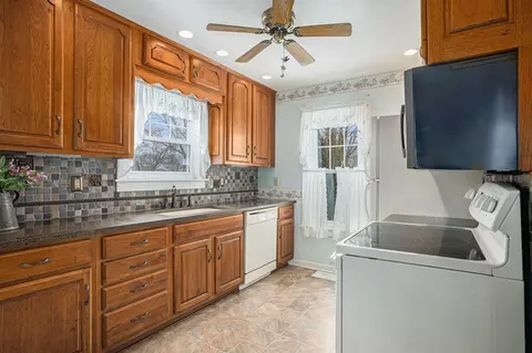 Kitchen - 235 N Douglas, Bronson, MI 49028 photo 1 of 2
