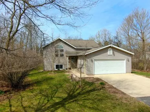 2694 63rd, Fennville, MI 49408