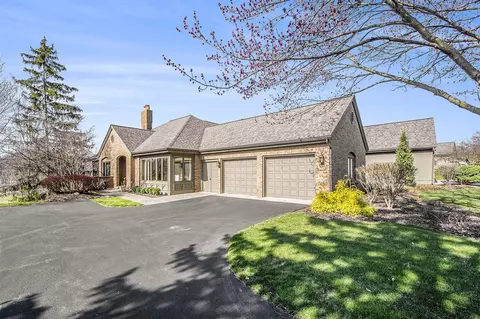 690 Cascade Hls, Grand Rapids, MI 49546