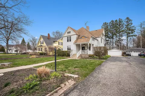 359 Pearl, South Haven, MI 49090