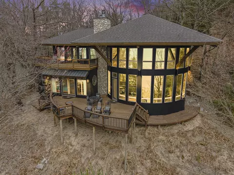 6993 S Lakeshore, Pentwater, MI 49449