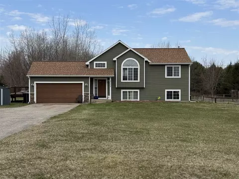 9355 Young, Rockford, MI 49341