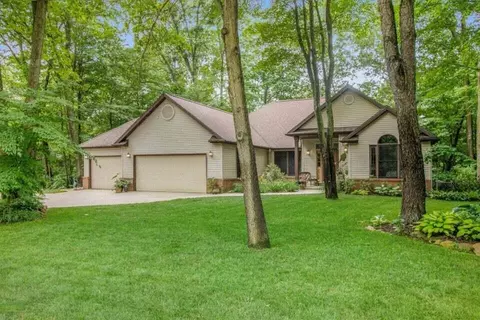 7465 Stoney Crk, Augusta, MI 49012