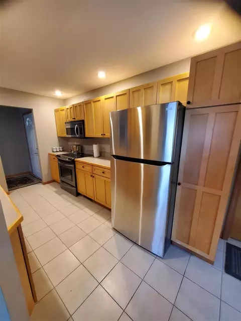 Kitchen - 2109 Appleway, Jackson, MI 49203 photo 6 of 6