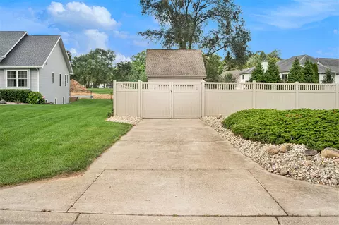 Exterior - 2109 Appleway, Jackson, MI 49203 photo 22 of 25