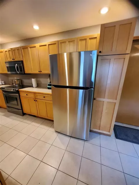 Kitchen - 2109 Appleway, Jackson, MI 49203 photo 3 of 6