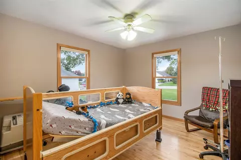 Bedroom - 2109 Appleway, Jackson, MI 49203 photo 5 of 7
