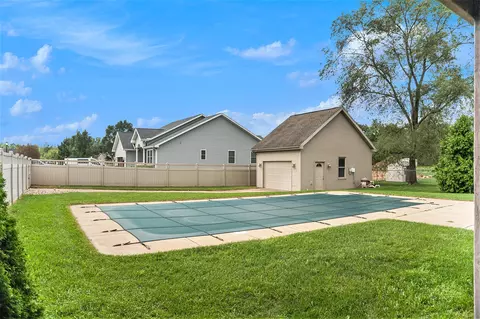 Exterior - 2109 Appleway, Jackson, MI 49203 photo 4 of 25