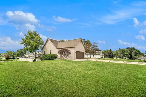 Exterior - 2109 Appleway, Jackson, MI 49203 photo 13 of 25