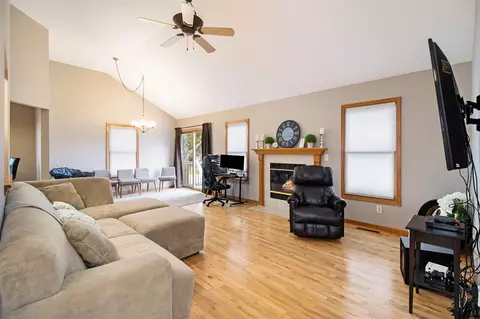 Living - 2109 Appleway, Jackson, MI 49203 photo 1 of 3