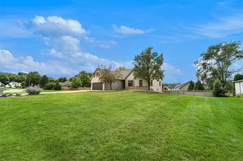 Exterior - 2109 Appleway, Jackson, MI 49203 photo 14 of 25