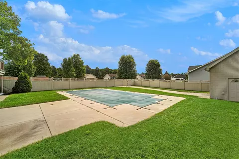 Exterior - 2109 Appleway, Jackson, MI 49203 photo 7 of 25