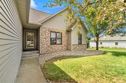 Exterior - 2109 Appleway, Jackson, MI 49203 photo 18 of 25