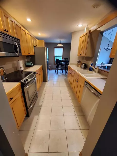 Kitchen - 2109 Appleway, Jackson, MI 49203 photo 5 of 6