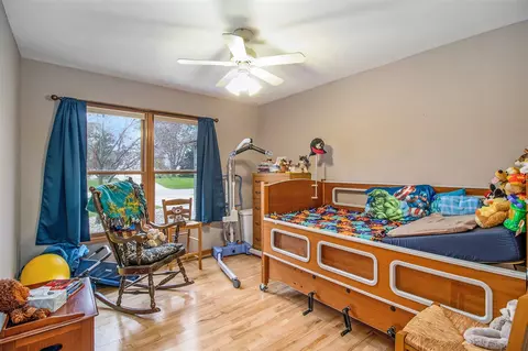 Bedroom - 2109 Appleway, Jackson, MI 49203 photo 4 of 7