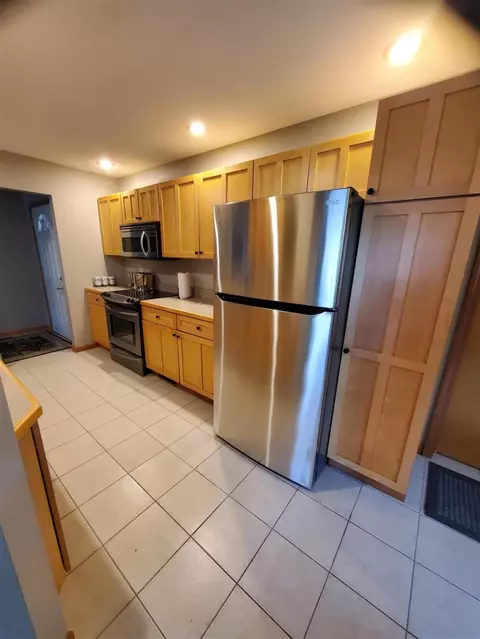 Kitchen - 2109 Appleway, Jackson, MI 49203 photo 4 of 6