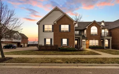 625 Worthington Dr, Lansing, MI 48906