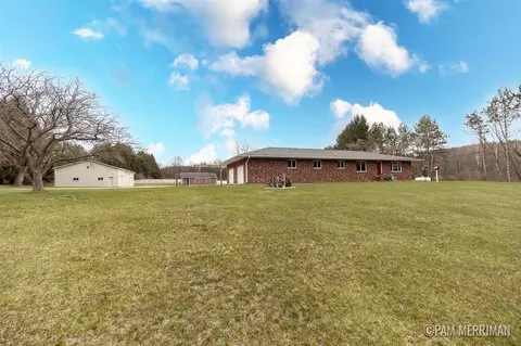 10360 N Wyman, Edmore, MI 48829