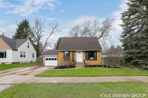 948 Columbia, Holland, MI 49423