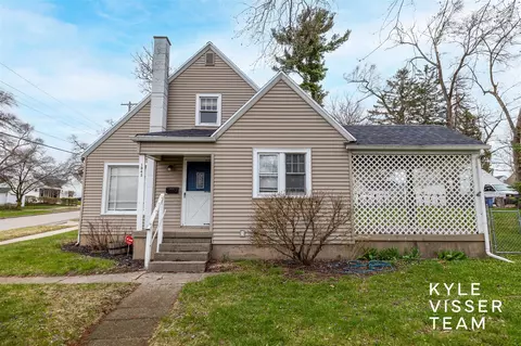 1543 Burton, Grand Rapids, MI 49507