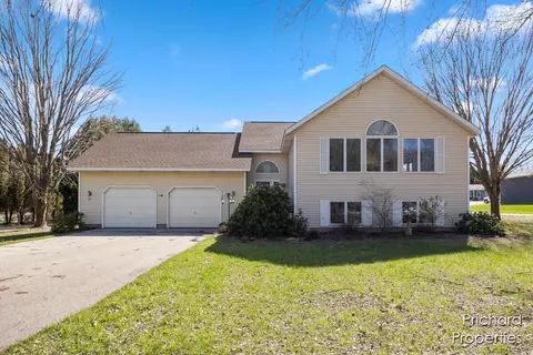 2461 12 56th, Fennville, MI 49408