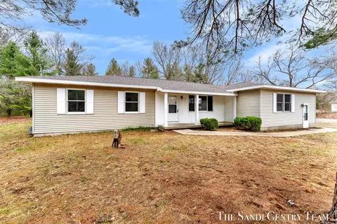 2060 White Lk, Whitehall, MI 49461