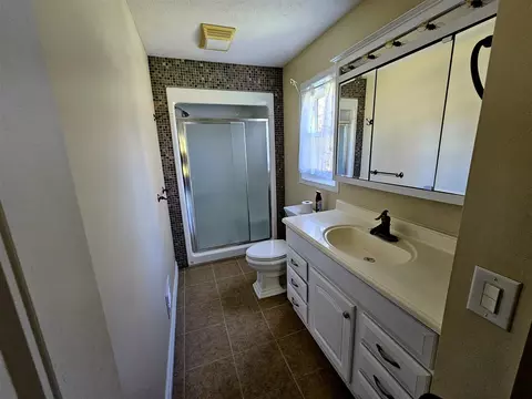 Bath - 4175 Springport, Jackson, MI 49201 photo 2 of 3