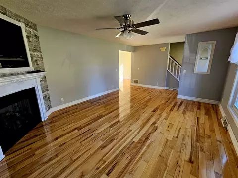 Living - 4175 Springport, Jackson, MI 49201 photo 2 of 2