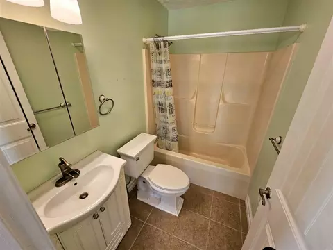 Bath - 4175 Springport, Jackson, MI 49201 photo 1 of 3