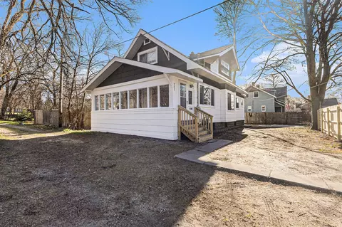 247 Washington, Muskegon, MI 49441