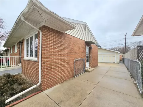 37713 Castle, Romulus, MI 48174 photo 3