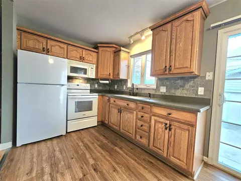 37713 Castle, Romulus, MI 48174 photo 4