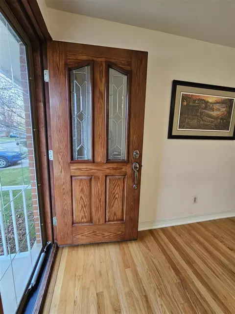 37713 Castle, Romulus, MI 48174 photo 2