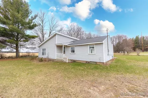 3249 E Cutler, Edmore, MI 48829