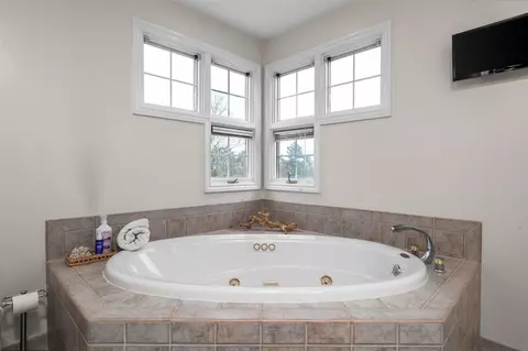 Bath - 5003 Cavendish, Ann Arbor, MI 48103 photo 3 of 5