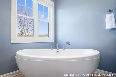 Bath - 4459 36th, Hamilton, MI 49419 photo 3 of 6