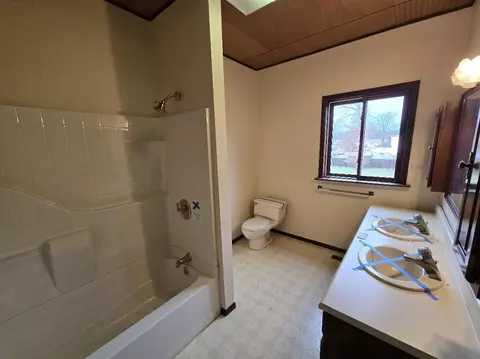 Bath - 895 Lynn, Baldwin, MI 49304 photo 2 of 2