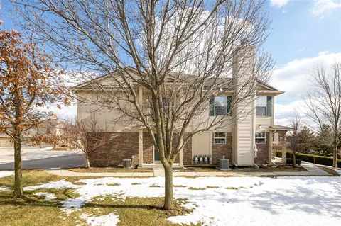 188 Commons #48, Saline, MI 48176