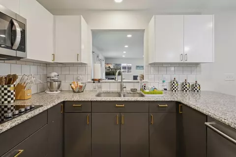 Kitchen - 9240 Cady, Jackson, MI 49201 photo 3 of 5