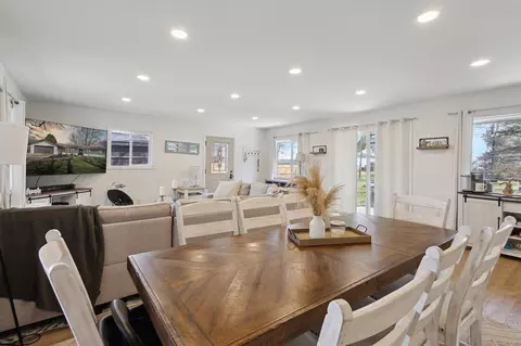 Dining - 9240 Cady, Jackson, MI 49201 photo 3 of 3