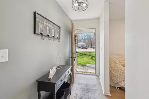 Entry Way - 9240 Cady, Jackson, MI 49201 photo 1 of 2
