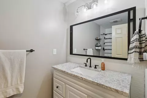 Bath - 9240 Cady, Jackson, MI 49201 photo 2 of 4
