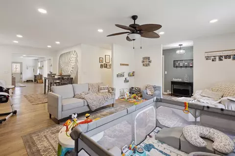 Entry Way - 9240 Cady, Jackson, MI 49201 photo 2 of 2