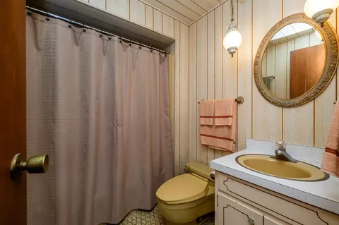Bath - 7100 S Maple, Coloma, MI 49038 photo 2 of 3