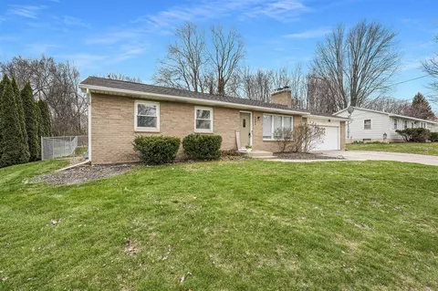1004 Needham, Walker, MI 49544 photo 3