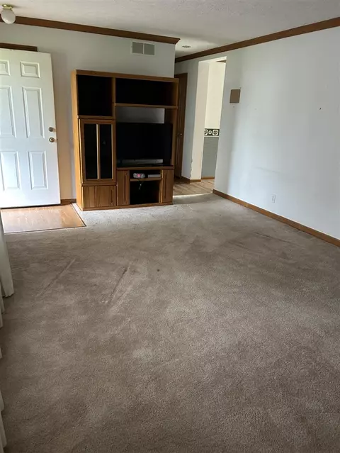 Living - 4 Grady, Coldwater, MI 49036 photo 3 of 4
