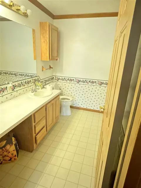 Bath - 4 Grady, Coldwater, MI 49036 photo 1 of 3