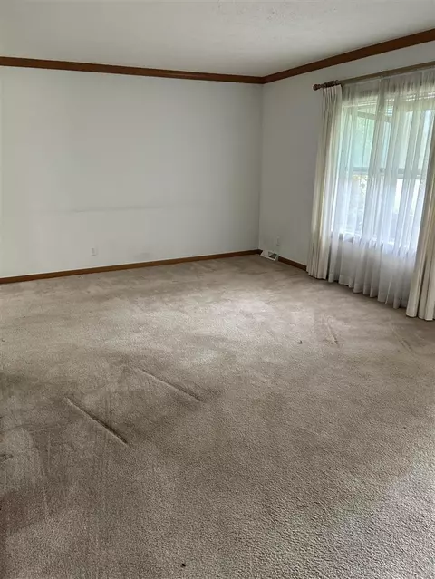 Living - 4 Grady, Coldwater, MI 49036 photo 2 of 4